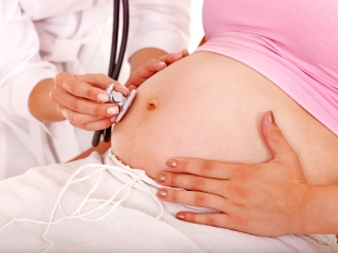 Pregnant woman with doctor .